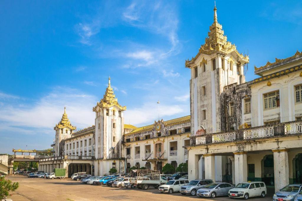Clover City Center Plus Hotel Rangoon Eksteriør billede