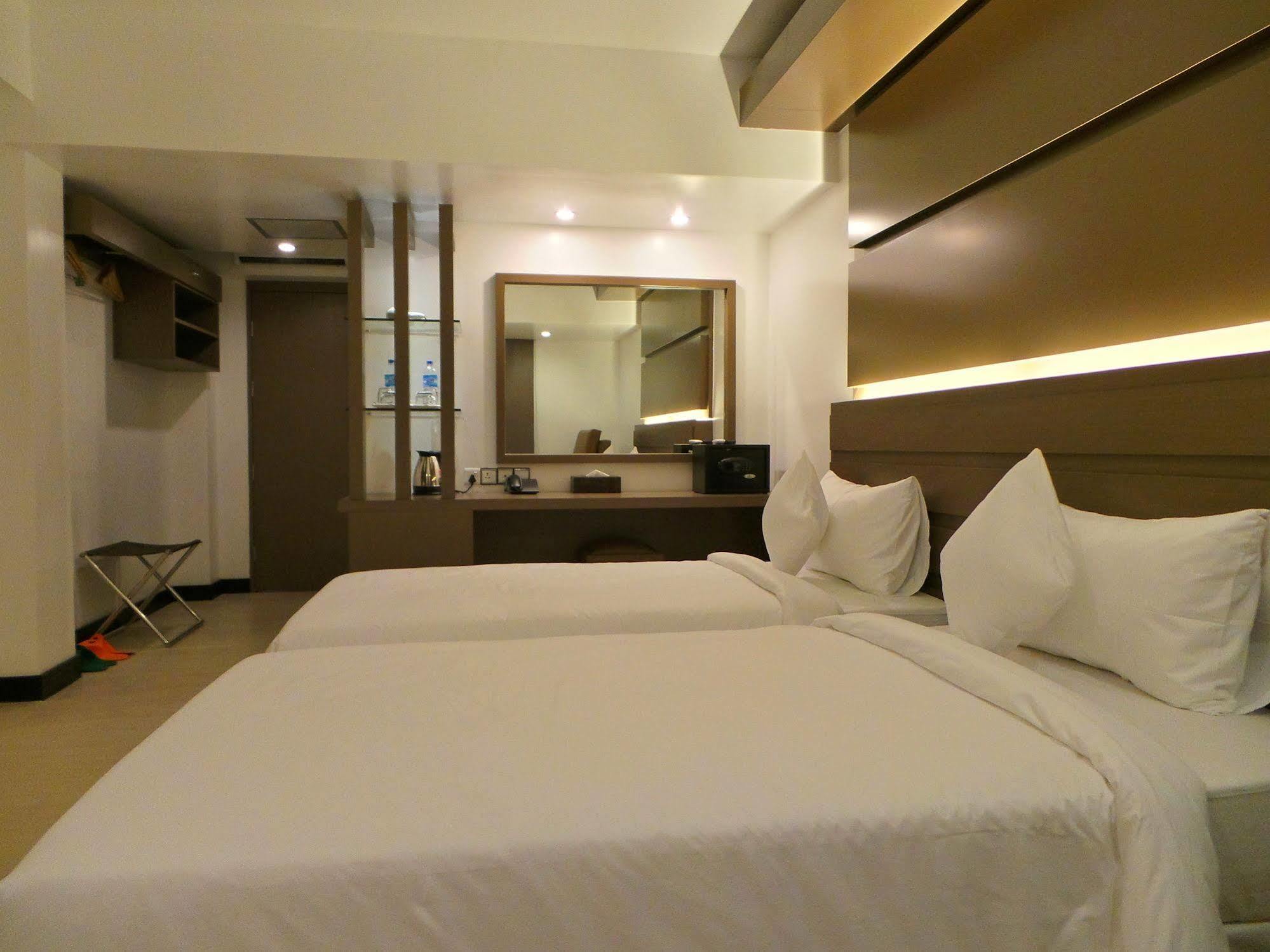 Clover City Center Plus Hotel Rangoon Eksteriør billede